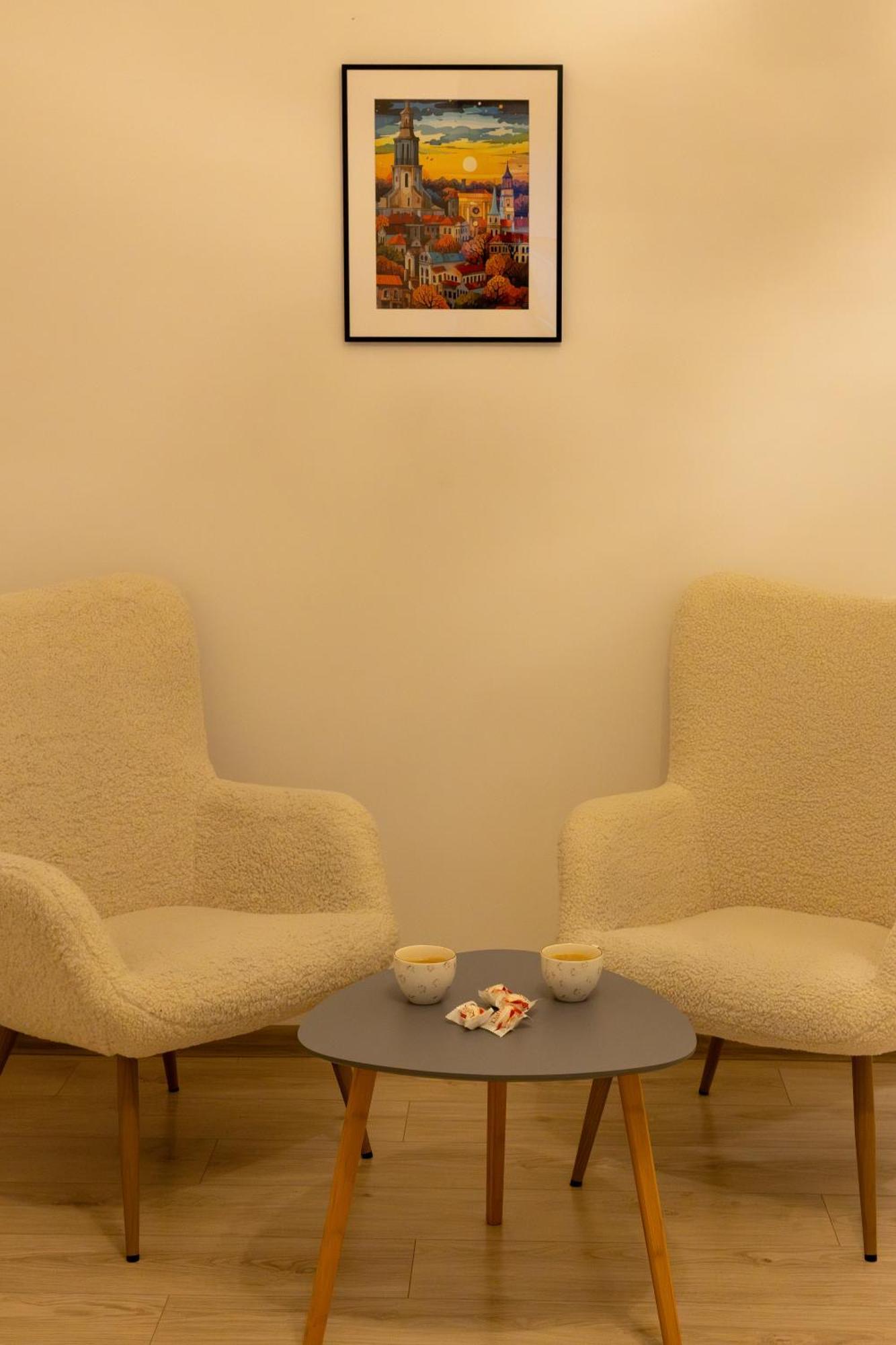 Bright Center Apartment *
