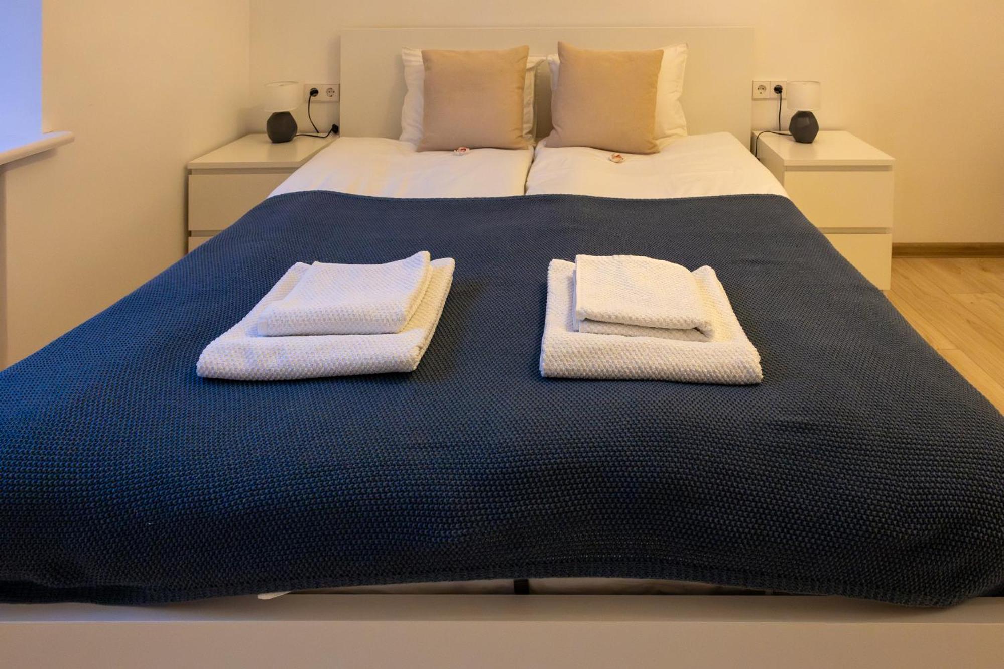 Bright Center Apartment